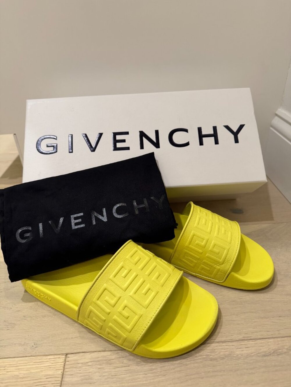 Givenchy Pool Slides - yellow - Picture 6 of 8